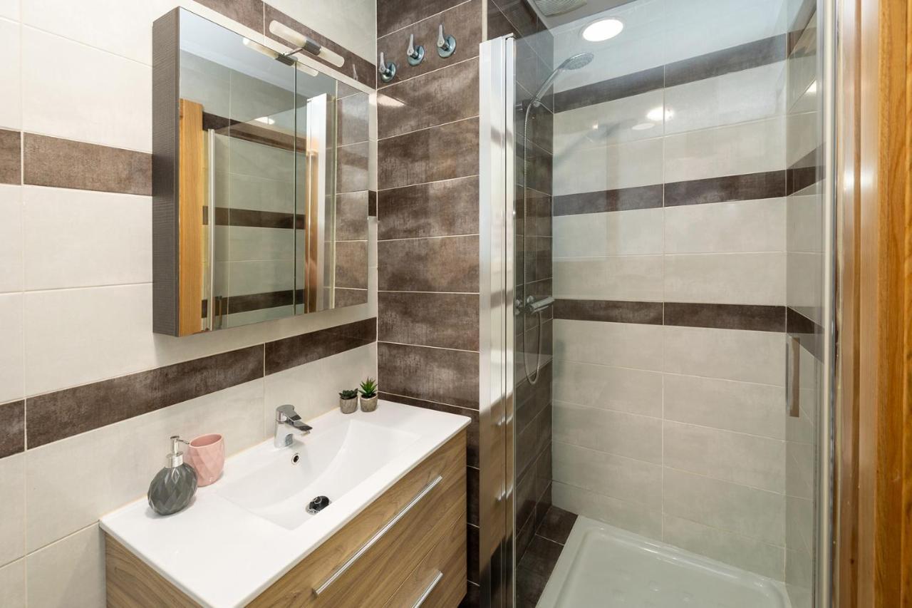 3 Bedroom Elegant & Cozy Centre Apartment