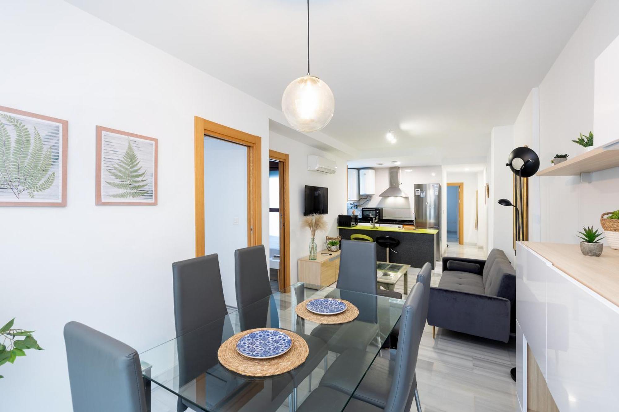 3 Bedroom Elegant & Cozy Centre Apartment *